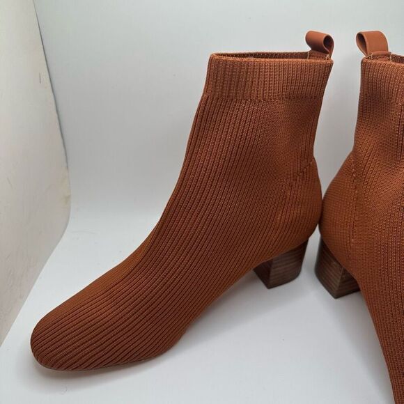 CUSHIONAIRE Women's Stretch bootie +Memory Foam 8.5 TAN NEW - Picture 7 of 7